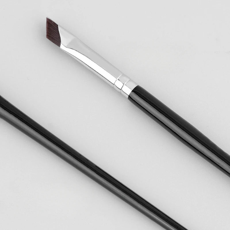 Ultra-Fine Tip Precision Eyeliner Brush